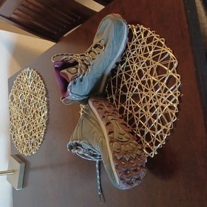 Altra Lone Peak 4 Mid, Size 9 women, Gray